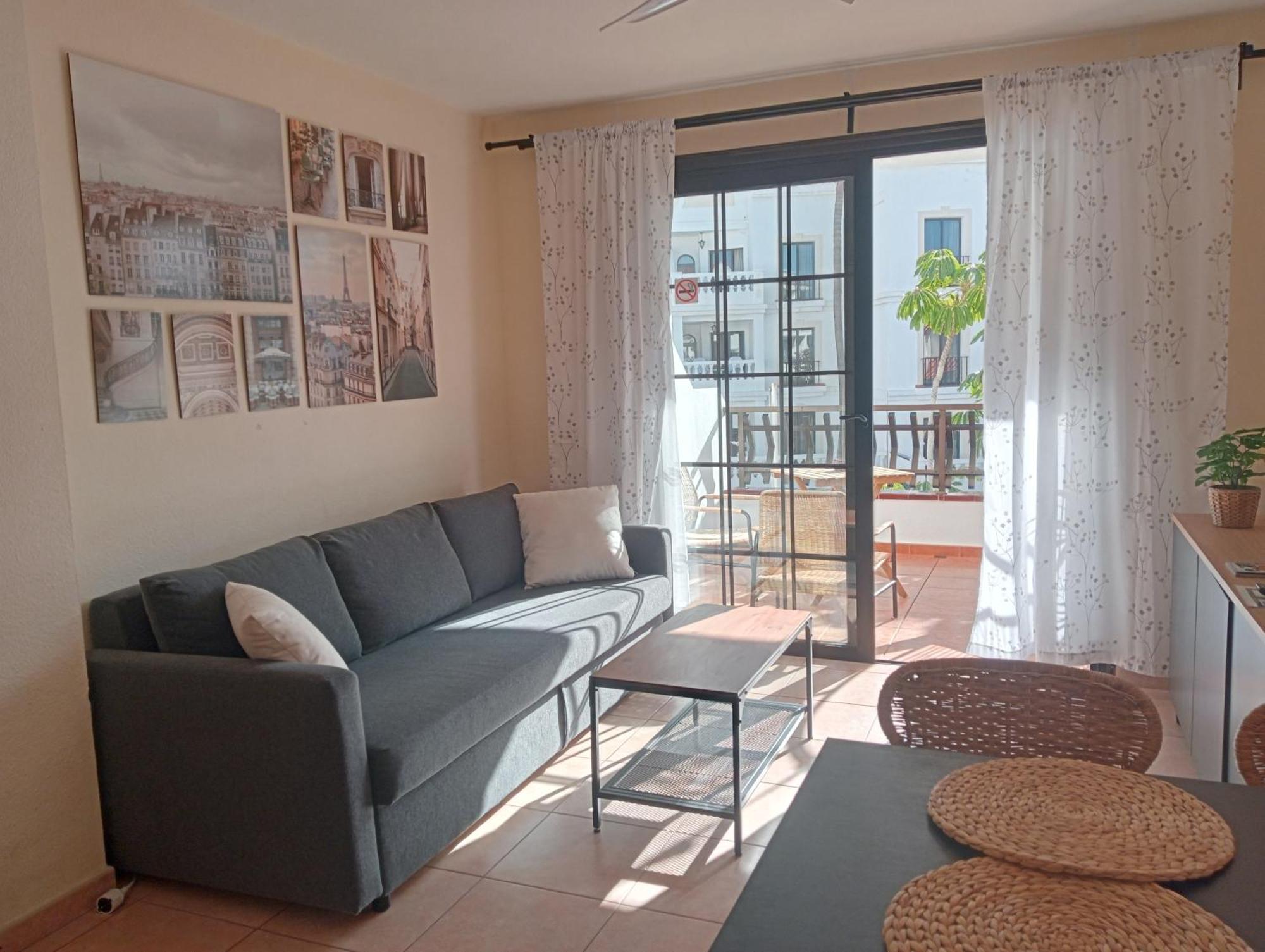 Greatly Located Apartment With Heated Pool, Los Cristianos Los Cristianos  Eksteriør bilde