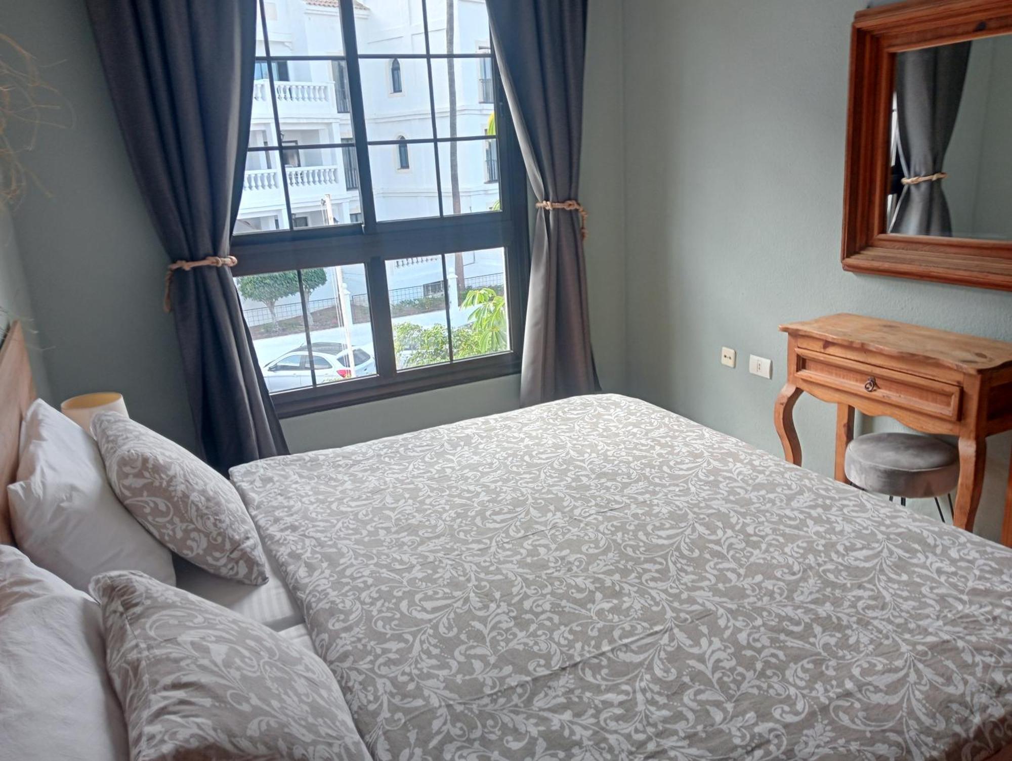 Greatly Located Apartment With Heated Pool, Los Cristianos Los Cristianos  Eksteriør bilde