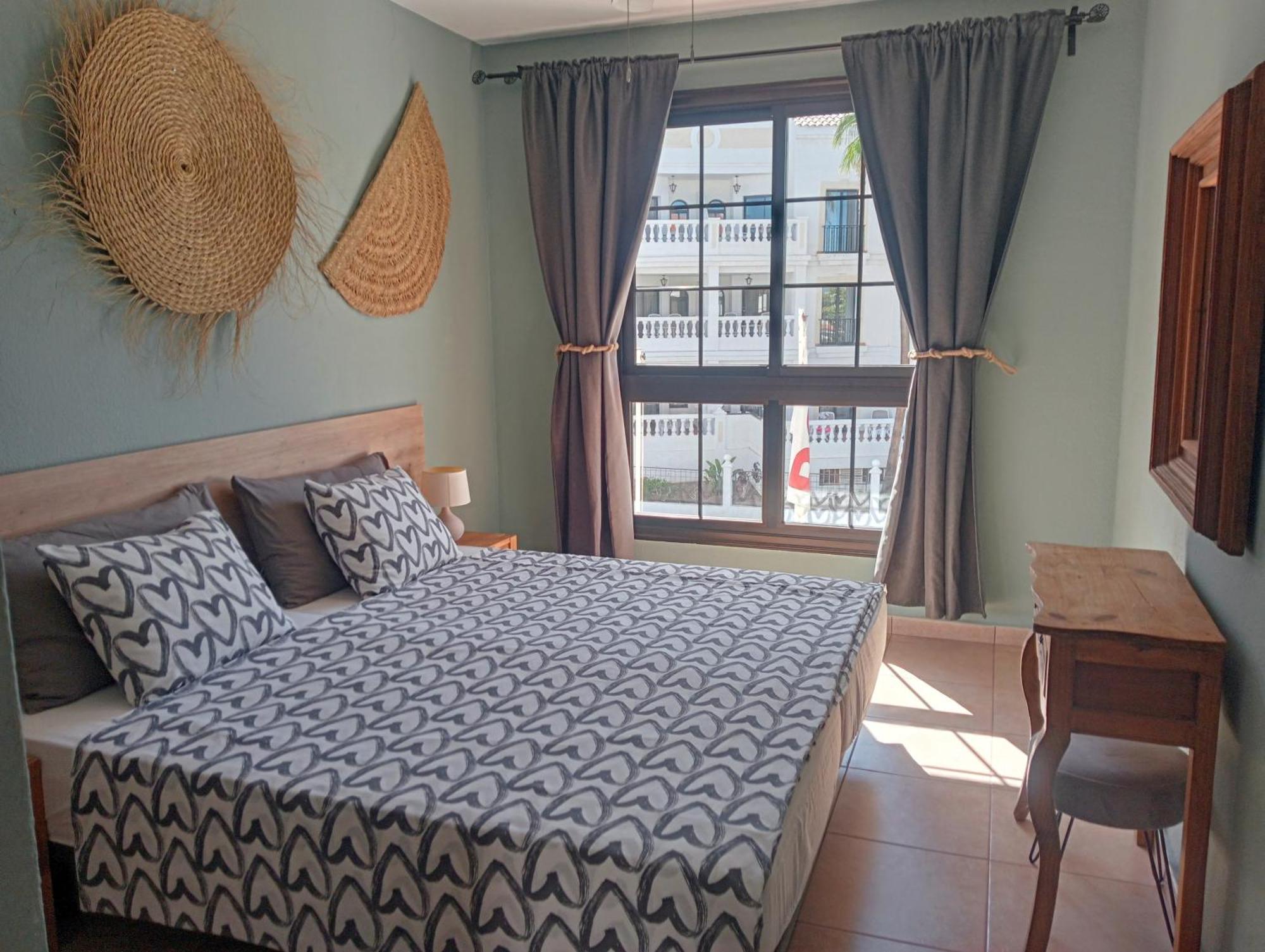 Greatly Located Apartment With Heated Pool, Los Cristianos Los Cristianos  Eksteriør bilde