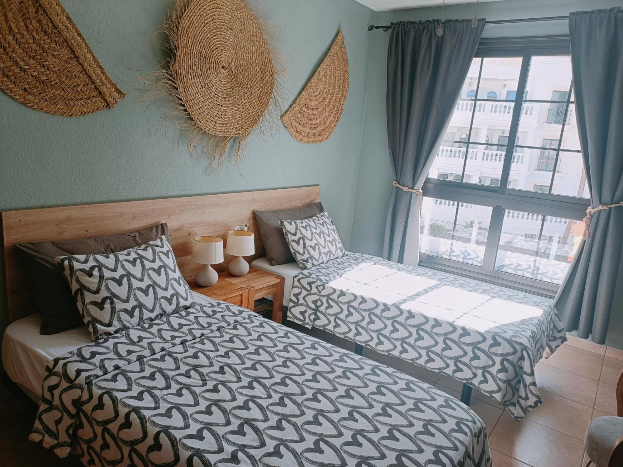 Greatly Located Apartment With Heated Pool, Los Cristianos Los Cristianos  Eksteriør bilde